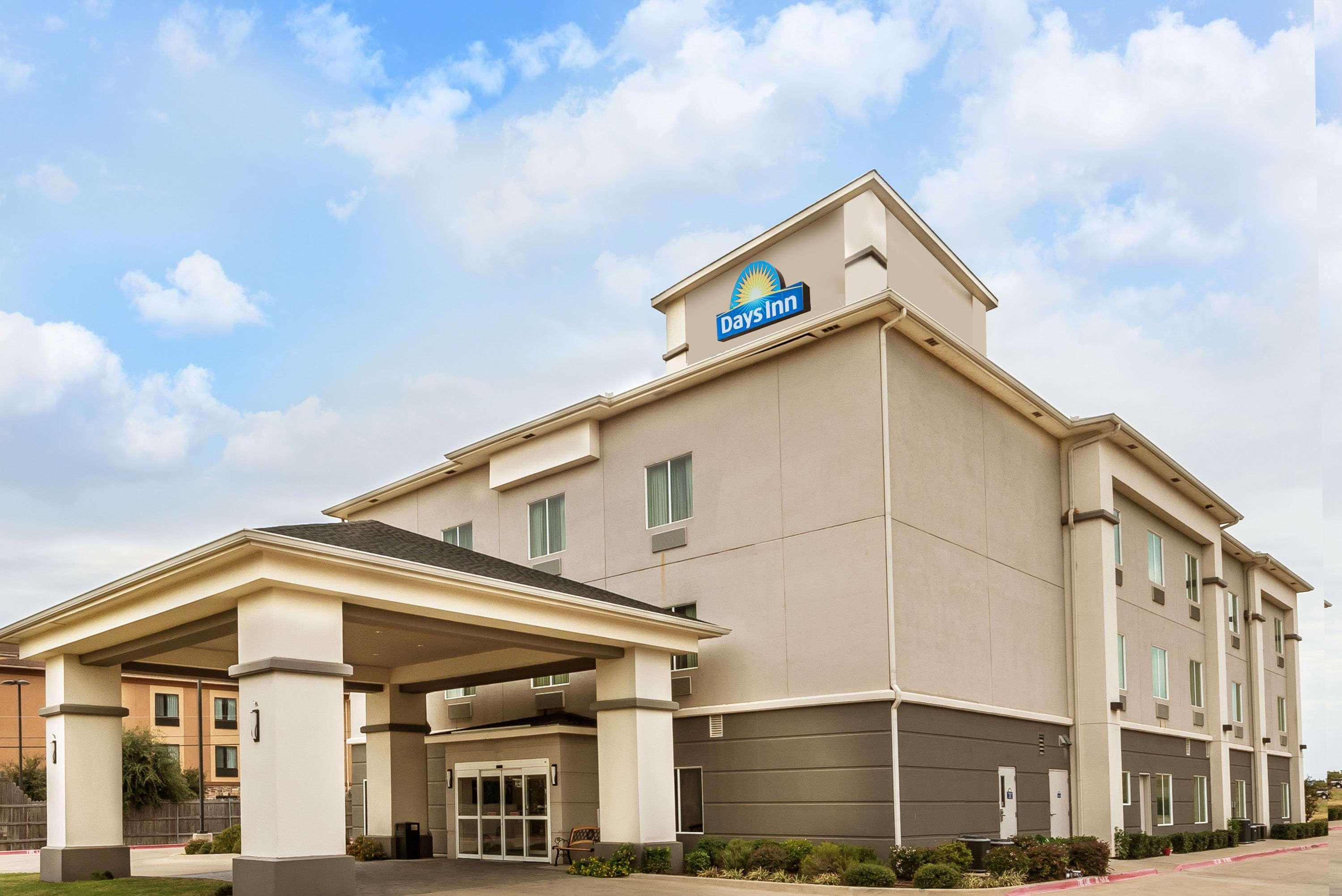 Days Inn & Suites by Wyndham Mineral Wells Exterior foto